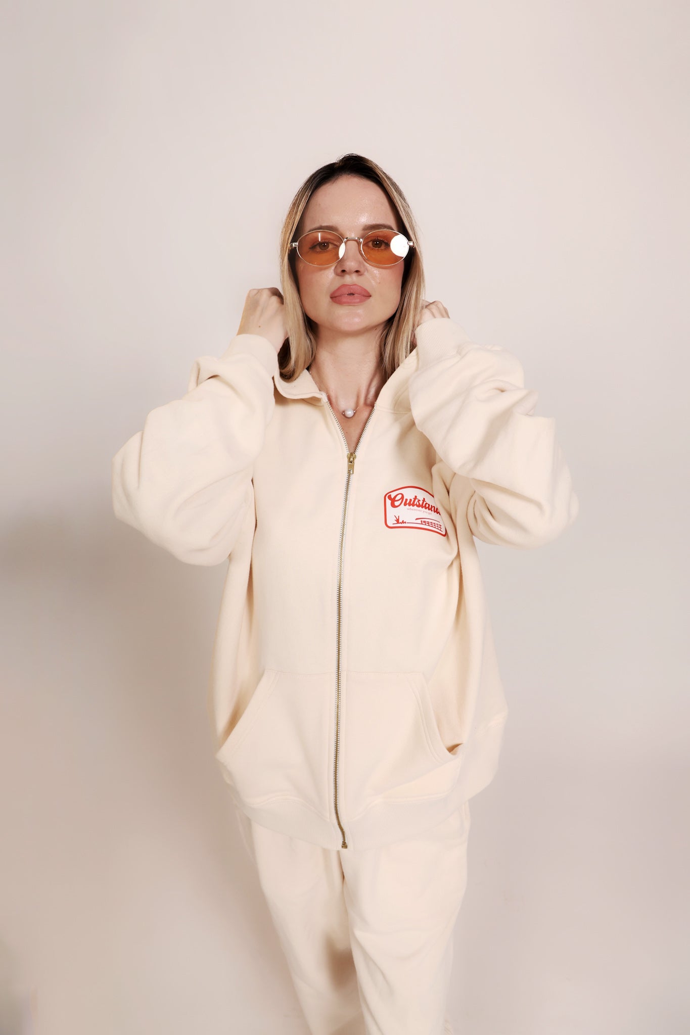 Outstand Zipper Hoodie